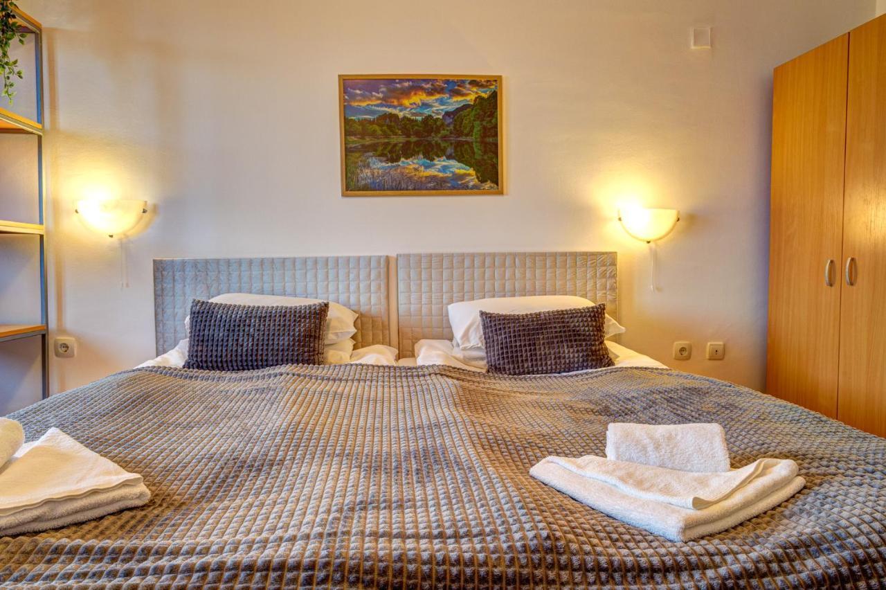 Aparthotel Silver Hills Free Parking Смолян Екстер'єр фото